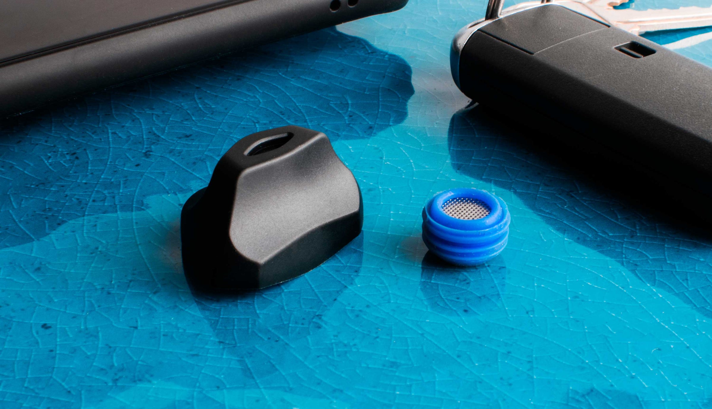 Exxus Mini Plus mouthpiece Replacement part on blue reflective table background